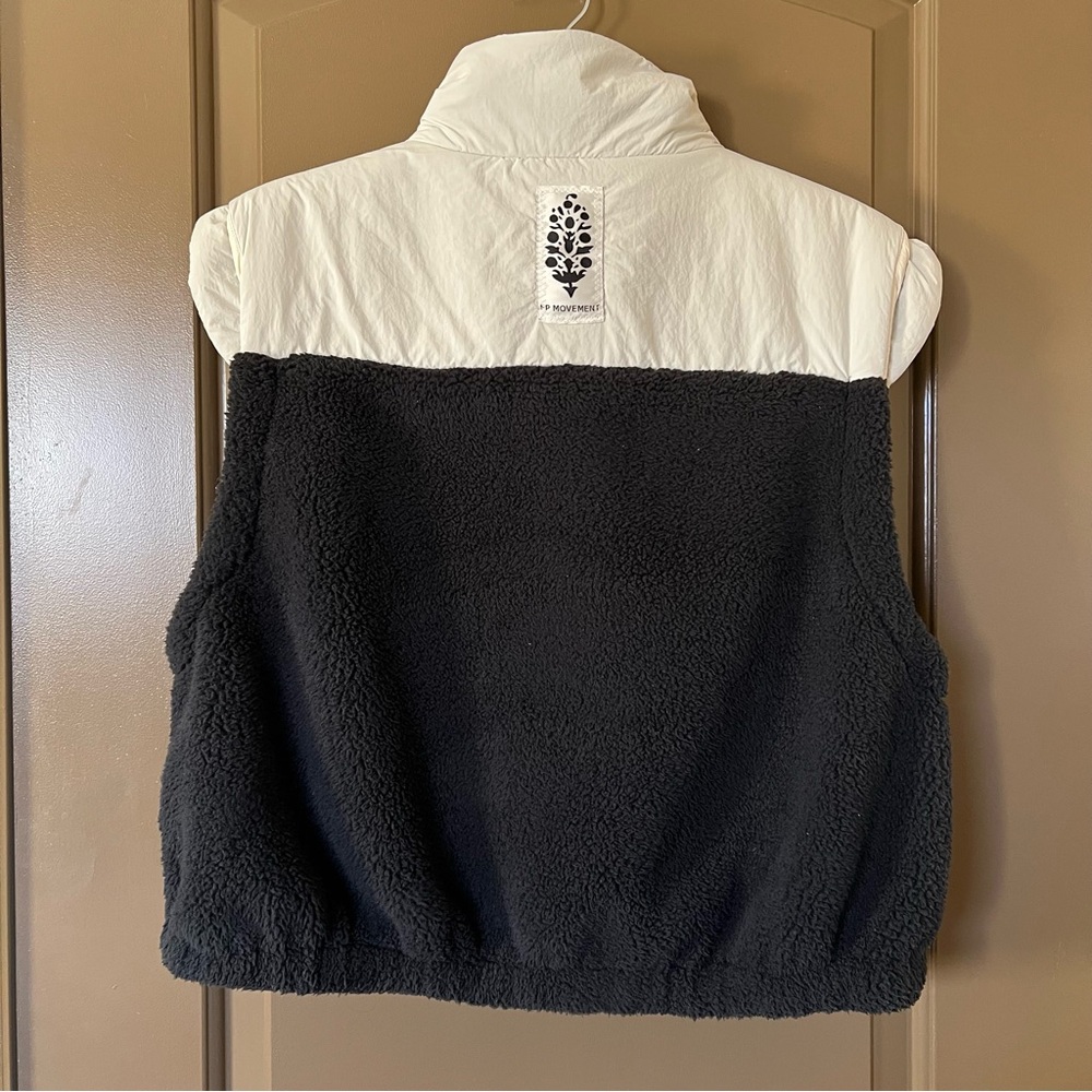 Journey Ahead Free People movement Vest - Picture 2 of 6